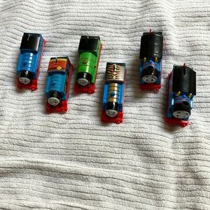 Set of 6 Thomas the train engines